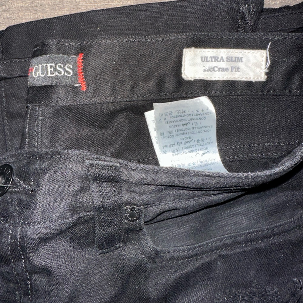 MENS BLACK RIPPED GUESS JEANS